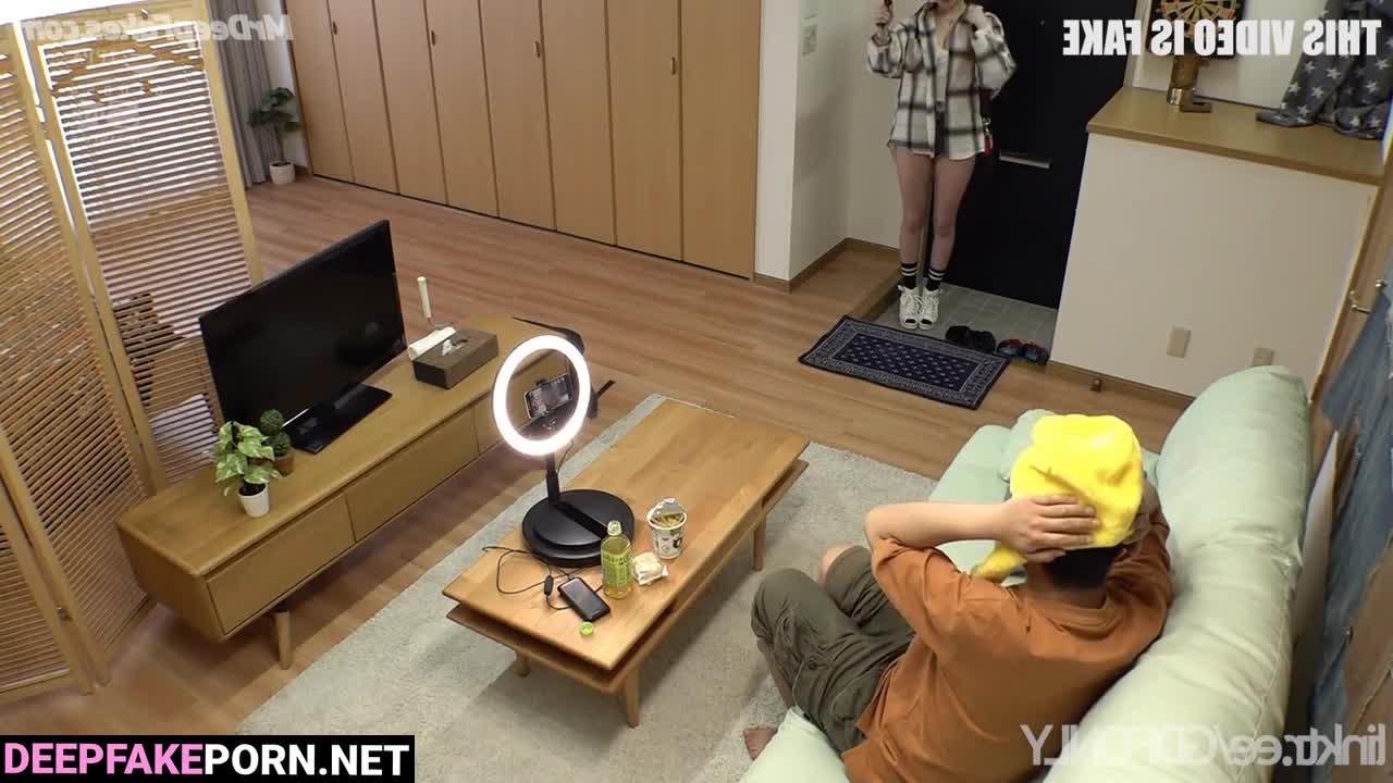 Watch Ugly man picked up her from the street - Kim Lip face swap // 김립 이달의 소녀 Deepfake Porn Videos | xDeepFade.