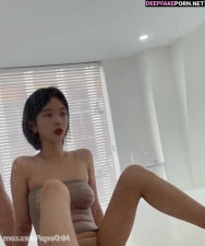 Glamour lady getting handjob from her boy, IU face swap (아이유 진짜 가짜)
